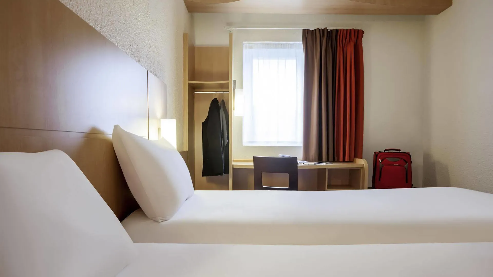 Ibis Gare De Lyon Ledru Rollin Hotel 3*